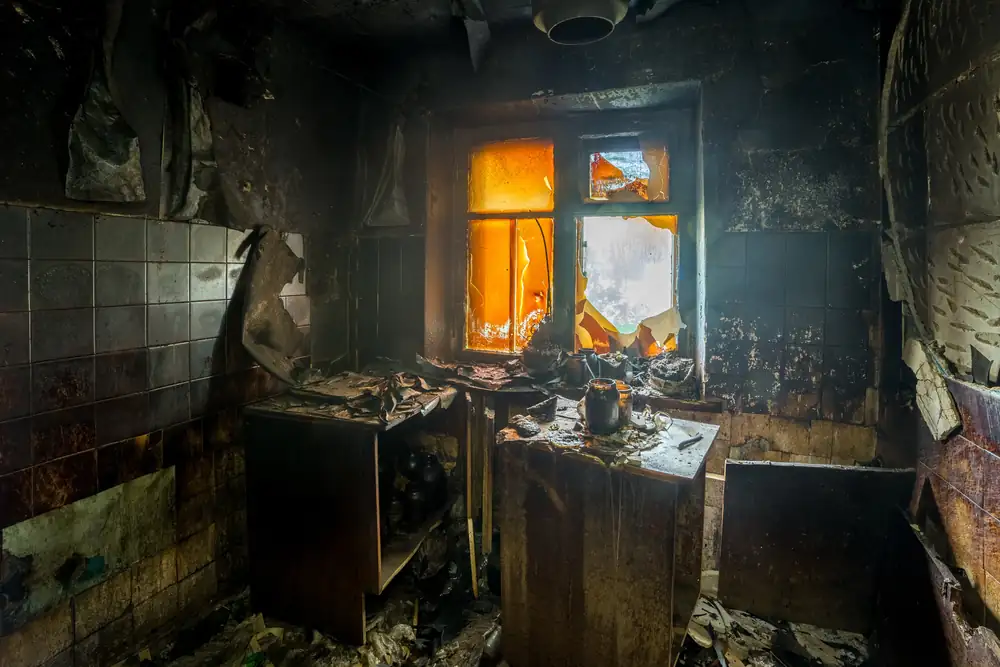 fire damage restoration professionals at work in Long Beach